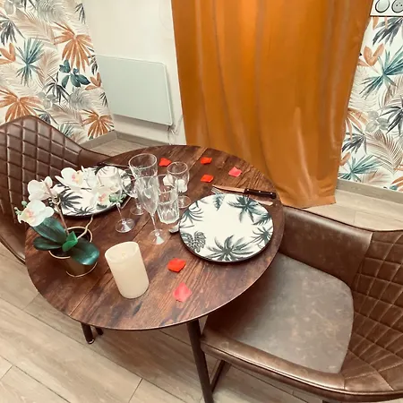 L'escale Balneo'romantique - Loveroom - Jacuzzi & Petit Dejeuner Apartment