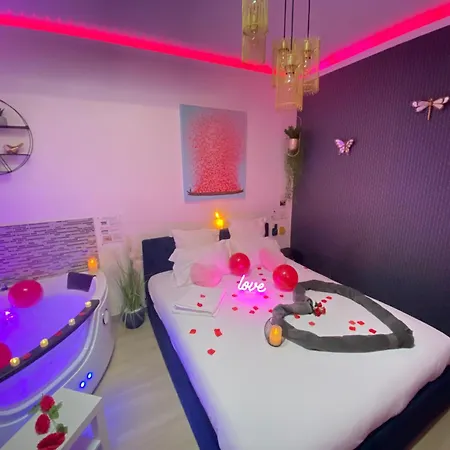 L'escale Balneo'romantique - Loveroom - Jacuzzi & Petit Dejeuner *