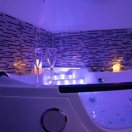 L'escale Balneo'romantique - Loveroom - Jacuzzi & Petit Dejeuner