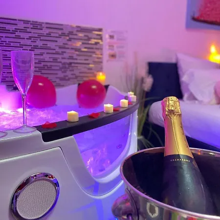 L'escale Balneo'romantique - Loveroom - Jacuzzi & Petit Dejeuner 3*
